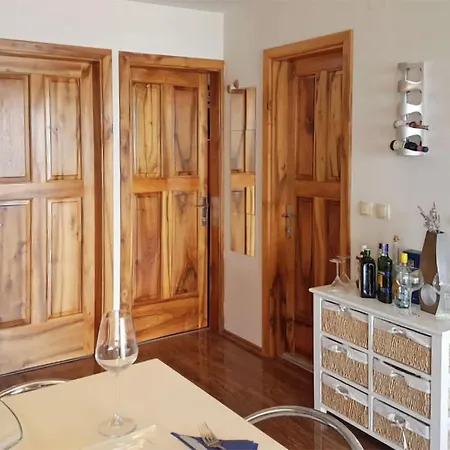 2 Bedroom Gorgeous In Appartement *