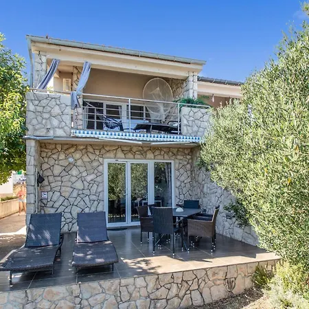 2 Bedroom Gorgeous In *
