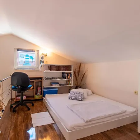 Apartment 2 Bedroom Gorgeous In